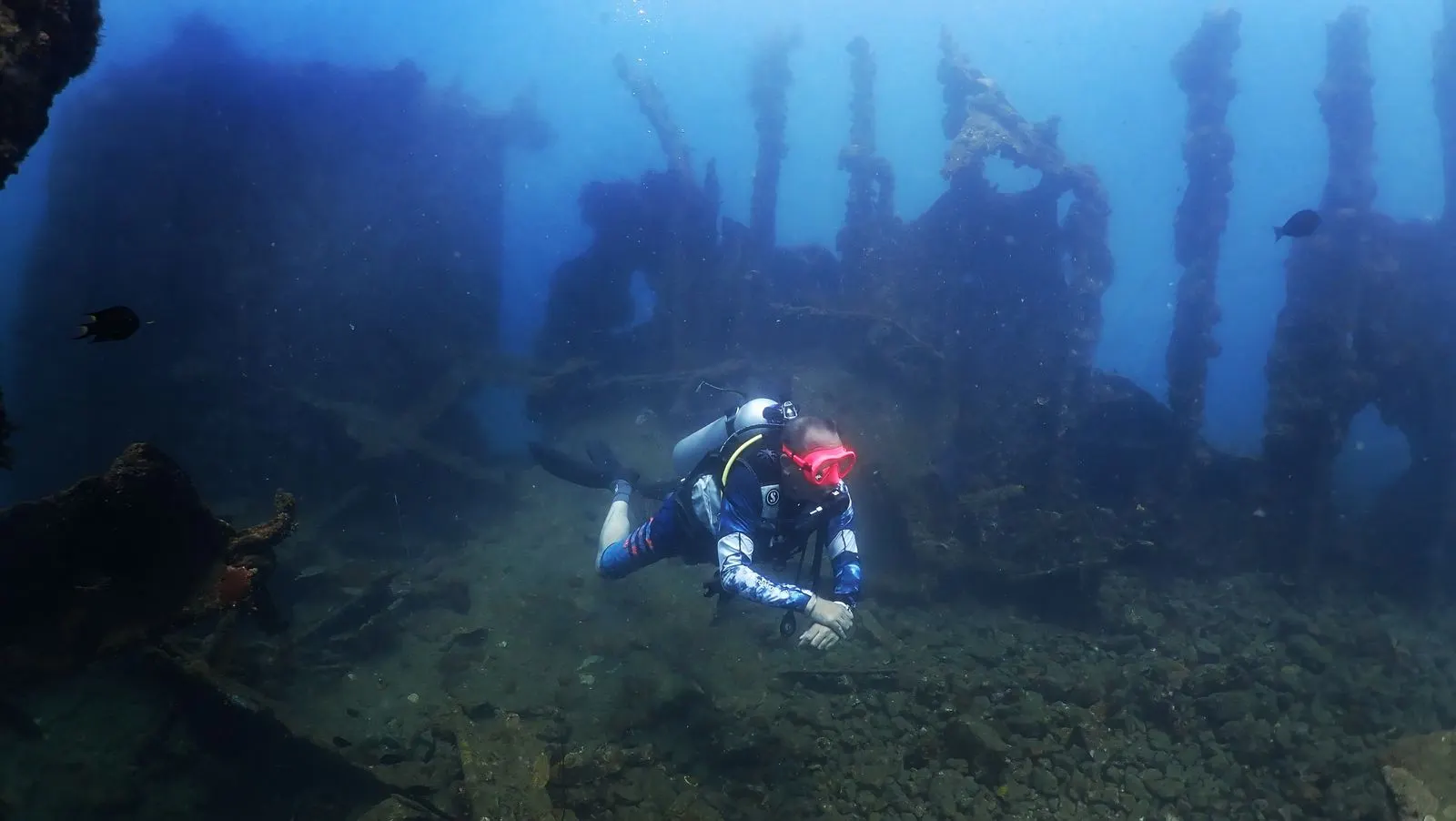 Scuba diver exploring shipwreck ribs in clear Andaman water — SSI Specialty Wreck Course